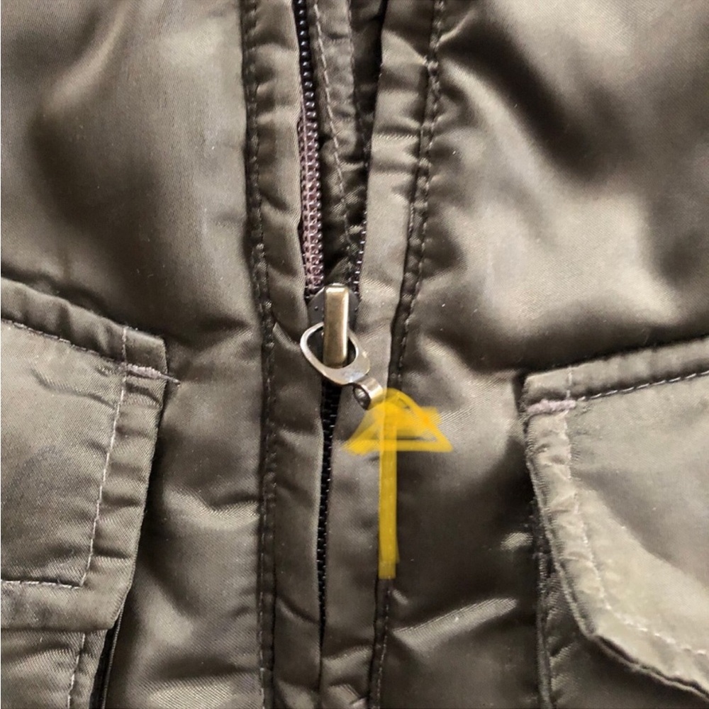 Guess Puffer Jacket - Picture 9 of 9